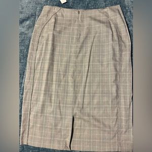 New York and Company  size 10 Gray and Pink Plaid skirt